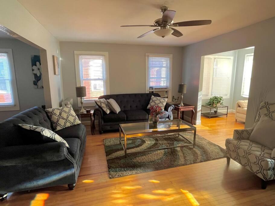 Three Bed One Bath Apt 25 Mins To Nyc Belleville Dış mekan fotoğraf