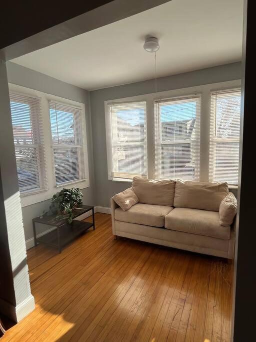 Three Bed One Bath Apt 25 Mins To Nyc Belleville Dış mekan fotoğraf