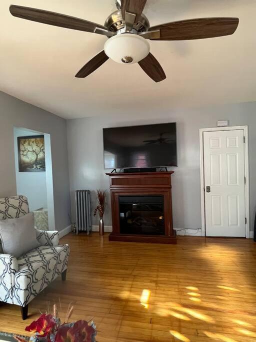 Three Bed One Bath Apt 25 Mins To Nyc Belleville Dış mekan fotoğraf