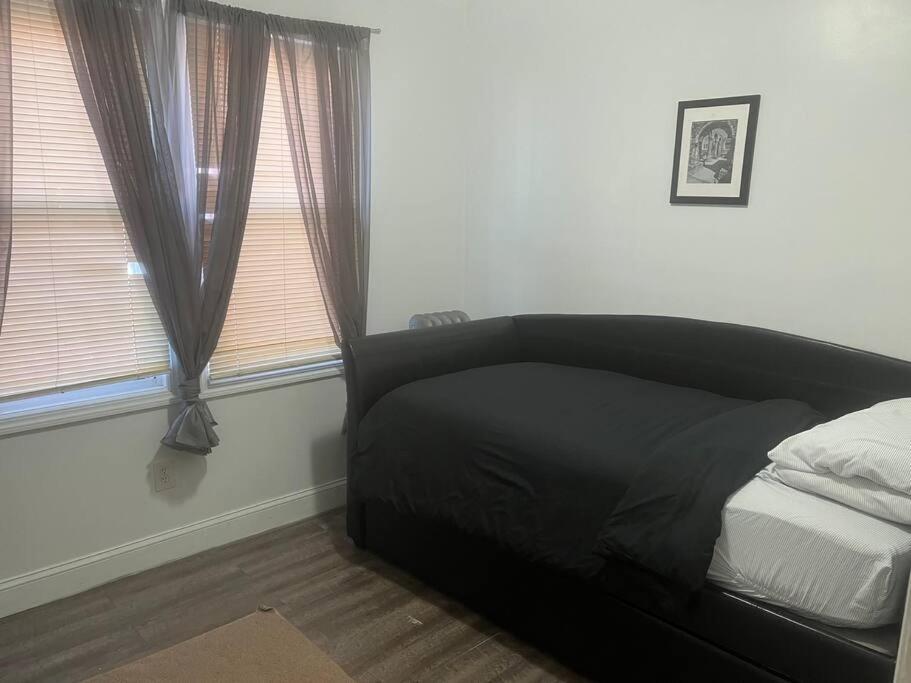 Three Bed One Bath Apt 25 Mins To Nyc Belleville Dış mekan fotoğraf